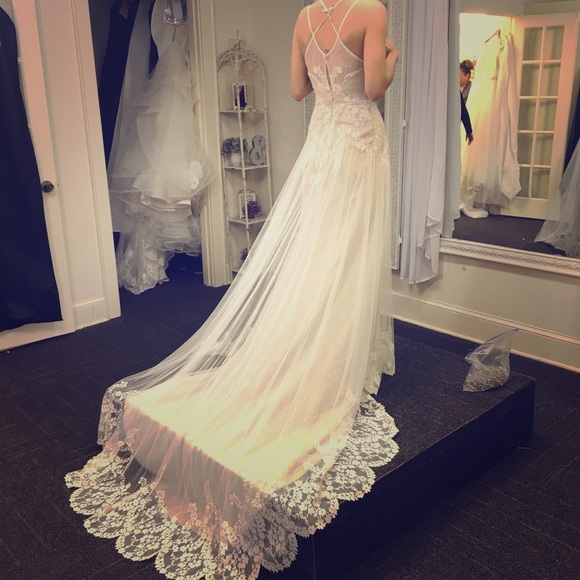 Never-worn Ti-Adora wedding dress